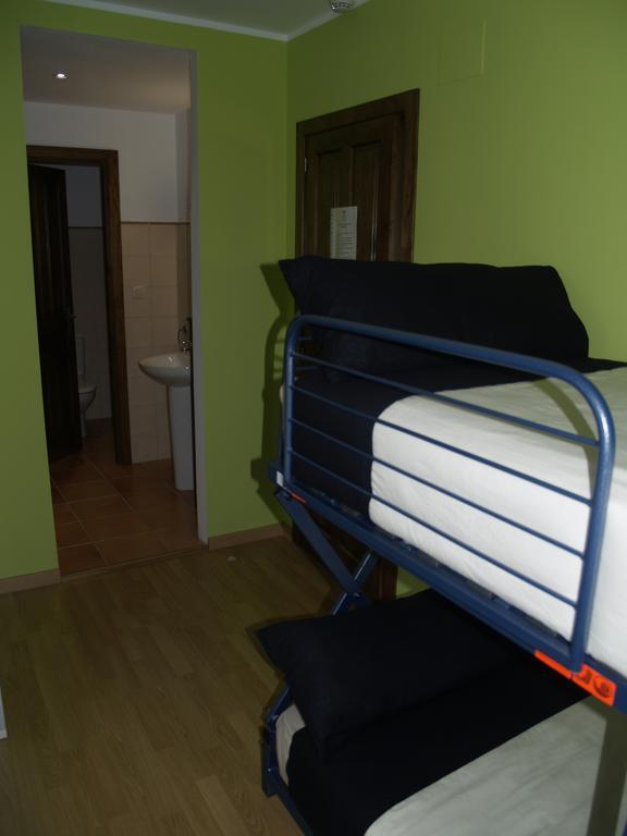 Albergue De Yebra Yebra de Basa Стая снимка