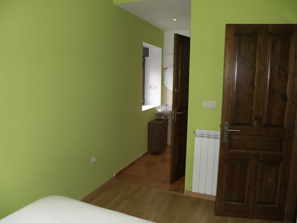 Albergue De Yebra Yebra de Basa Стая снимка