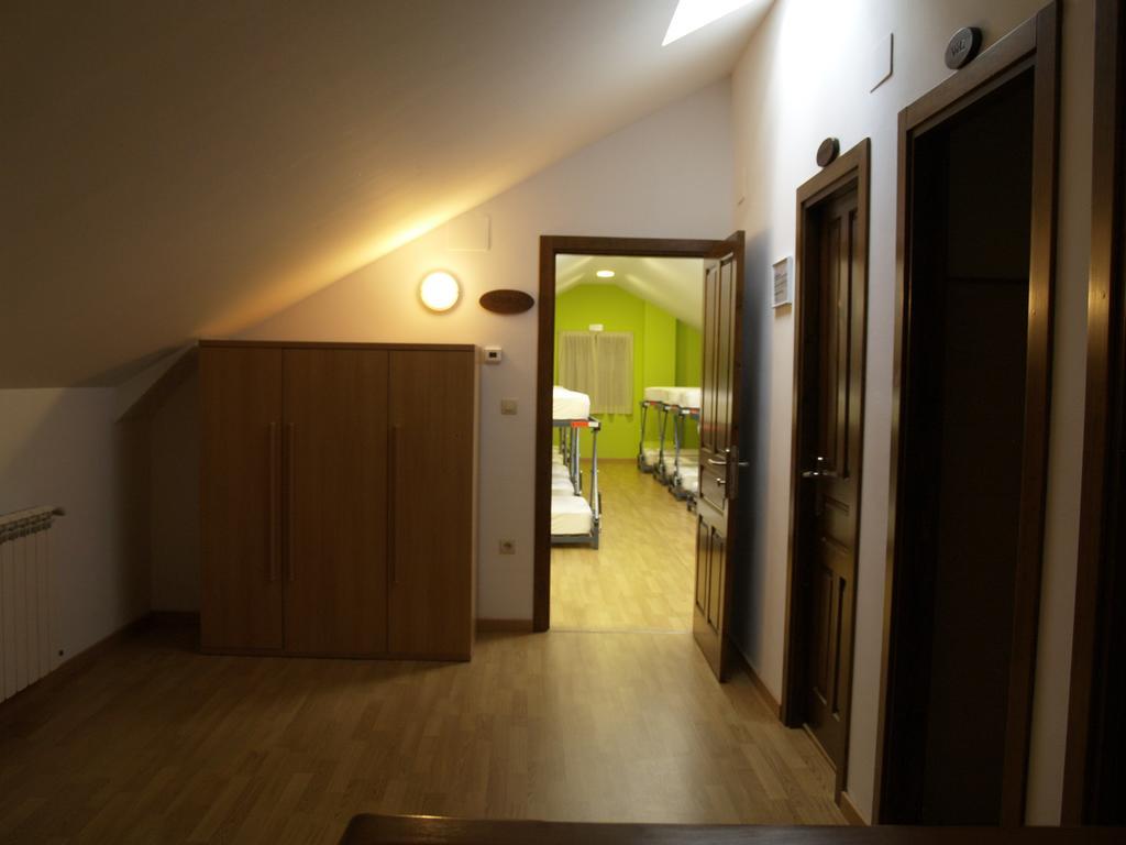 Albergue De Yebra Yebra de Basa Стая снимка