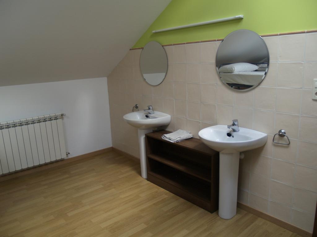 Albergue De Yebra Yebra de Basa Стая снимка