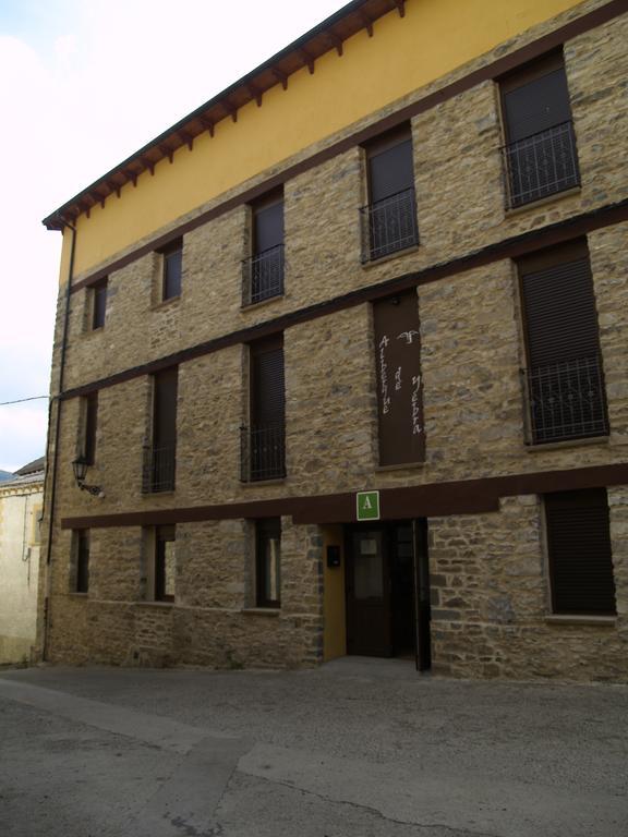 Albergue De Yebra Yebra de Basa Екстериор снимка